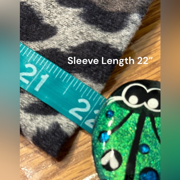 Ellen Tracy Cozy V-Neck Tunic with Pockets Super Soft Animal Print Size Medium - Picture 16 of 16